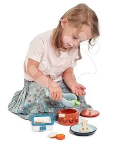 Holzgeschirr Mit Pfanne Pots And Pans Tender Leaf Toys Mit Dem Kochlöffel Und Lebensmitteln